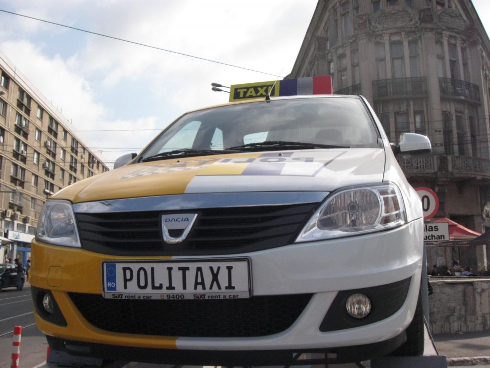 POLITAXI, mașina jumătate Poliție, jumătate taxi, vine în Mamaia - masi-1371375264.jpg