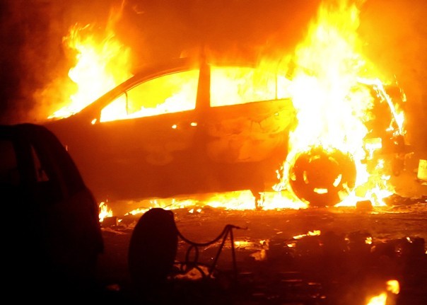 Un autoturism a luat foc pe Șoseaua Mangaliei - masinaarsa-1336977036.jpg