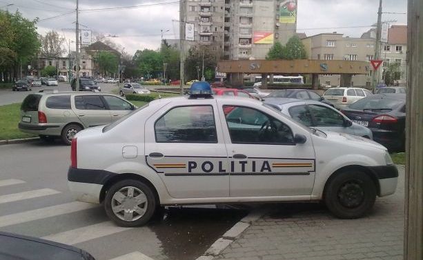 Mașină de Poliție, implicată într-un accident rutier - masinadepolitie-1393749395.jpg