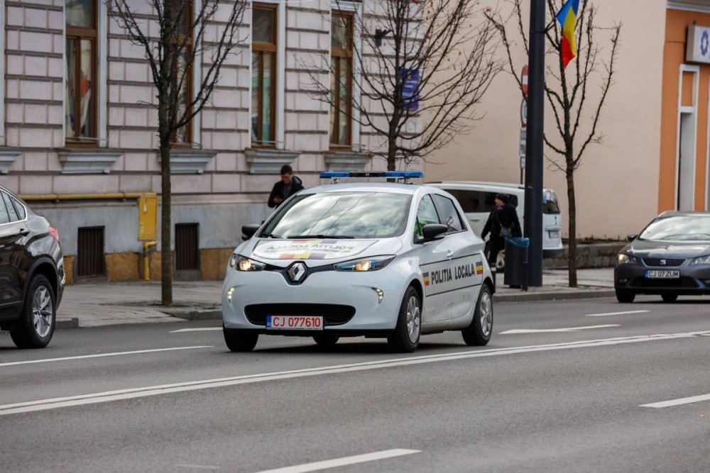 Orașul din România în care polițiștii patrulează cu mașini electrice - masinaelectricapolitialocalacluj-1544114471.jpg