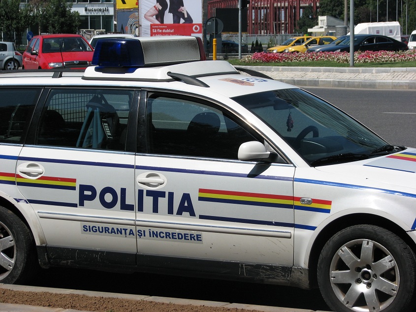 Ce recomandă Poliția Română pentru o mini-vacanță fără griji - masinapolitie-1493453323.jpg