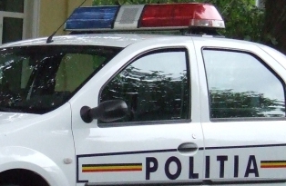 VIDEO INCREDIBIL LA CONSTANȚA / Cum improvizează polițiștii: mașina de poliție cu... remorcă! - masinapolitiecopy515854001334564-1334606743.jpg