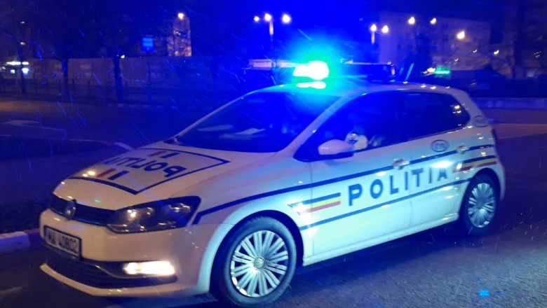 Grav accident azi-noapte la Constanța. O mașină s-a răsturnat pe bulevardul Aurel Vlaicu - masinapolitienoaptea-1682835063.jpg