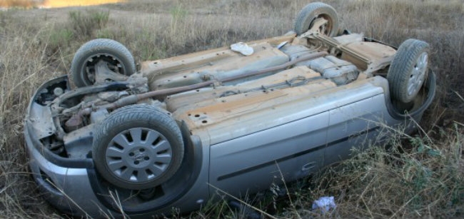 Accident rutier la Medgidia! Un autoturism s-a răsturnat! - masinarasturnataincamp1565599151-1700828467.jpg