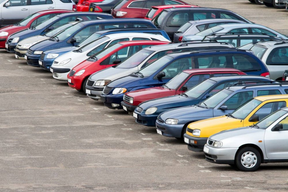 Românii au cumpărat cu 7% mai multe maşini noi faţă de anul 2021 şi cu 20% mai puţine maşini second-hand - masini-1672769108.jpg