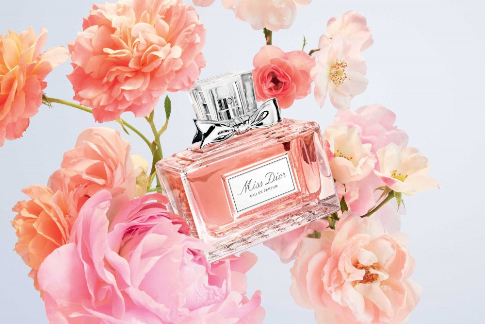 Legendarul parfum Miss Dior, lansat intr-o versiune mai florală - mdior-1632933396.jpg
