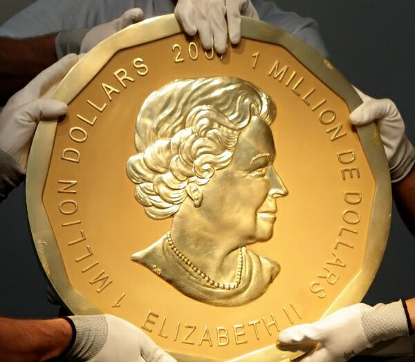 JAF DE PROPORȚII. Marea Frunză de Arțar, cea mai mare medalie de aur din lume, a fost furată - medalie-1490645111.jpg