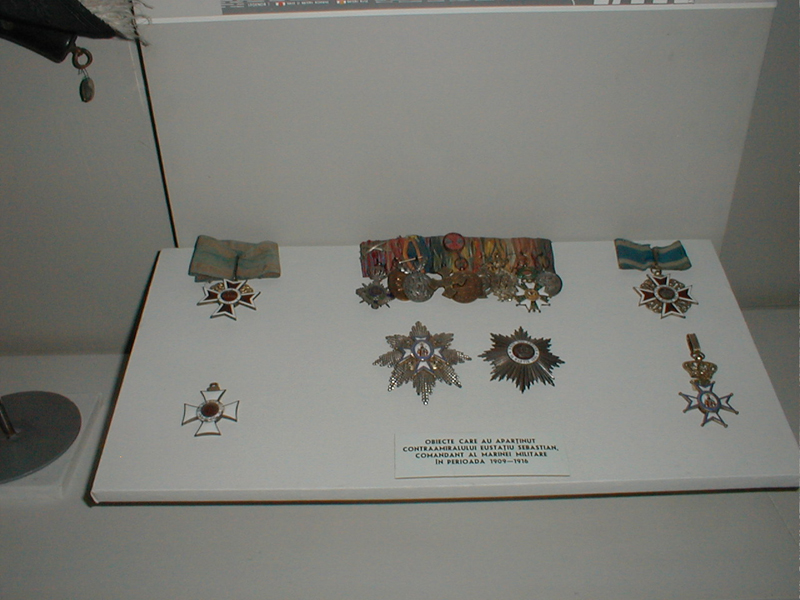 Medalii, plachete și insigne la mare cinste, în colecțiile Muzeului Marinei - medalii1-1508335299.jpg