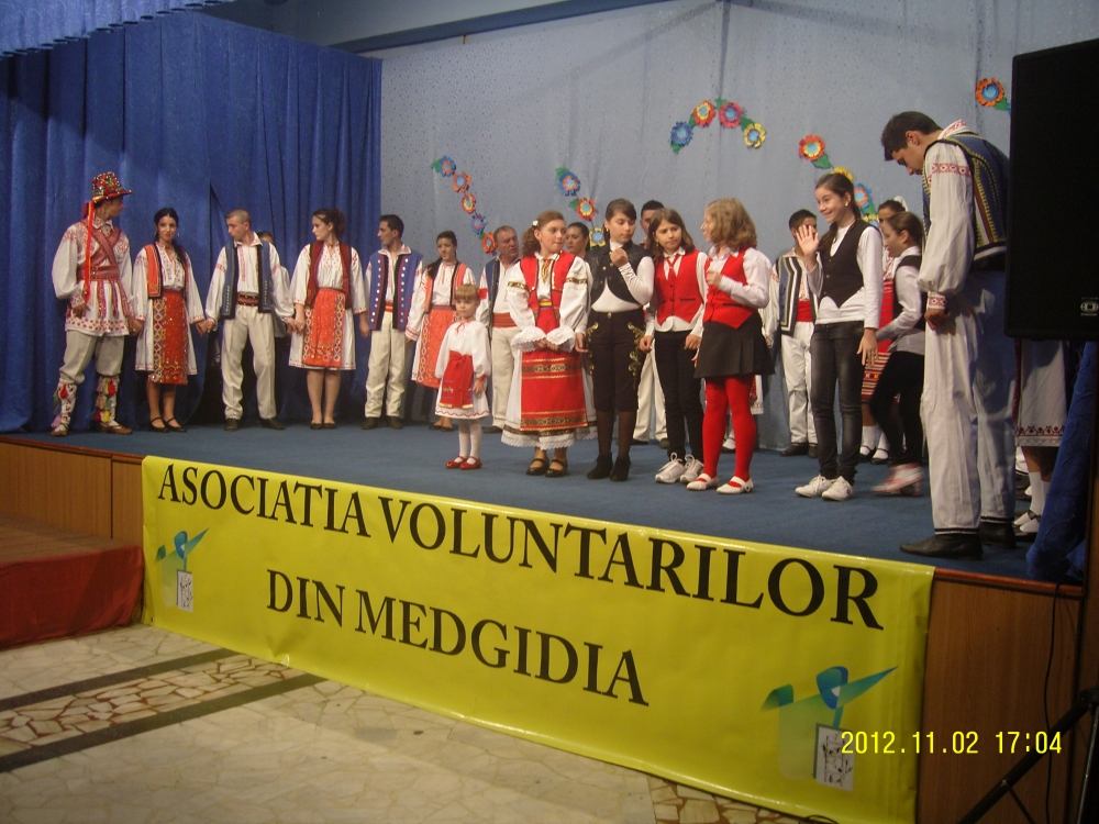 Diplome pentru voluntarii din Medgidia - medgidia-1352202441.jpg