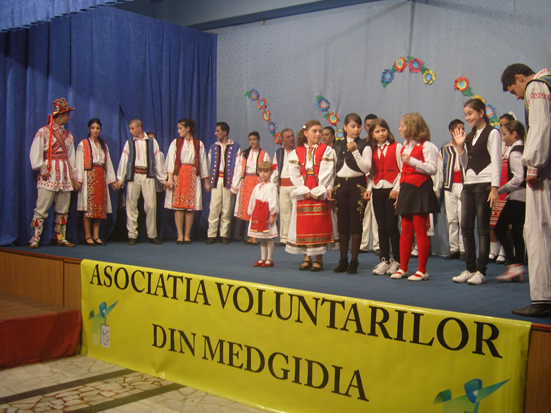 Primarul Marian Iordache i-a premiat pe voluntarii din Medgidia - medgidia-1352215959.jpg
