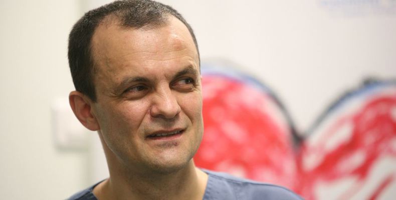 Medicul Cătălin Cîrstoveanu, dat în judecată după declarațiile despre medicamentele fără efect - medic-1463066235.jpg