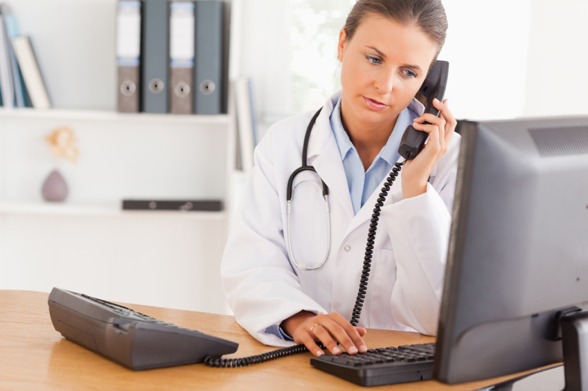 Cum putem beneficia de informații medicale prin telefon - medic2-1397148546.jpg