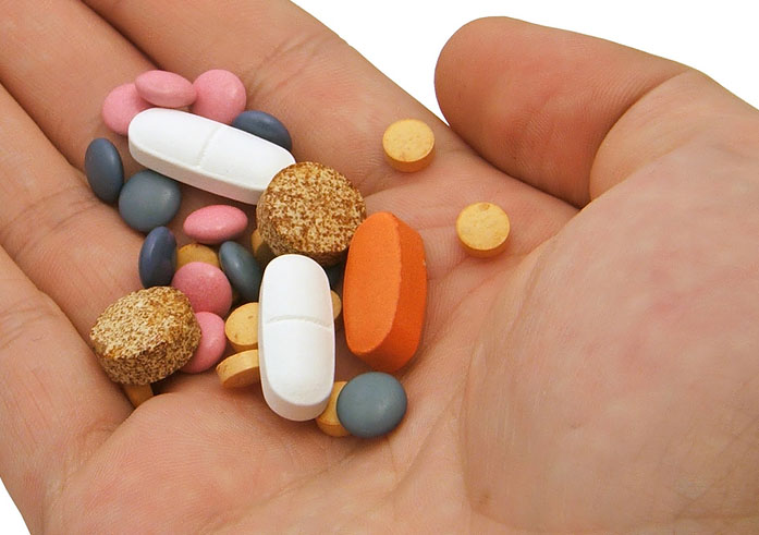 Medicamentele scumpe, băgate pe gât românilor - medicamente-1308755618.jpg