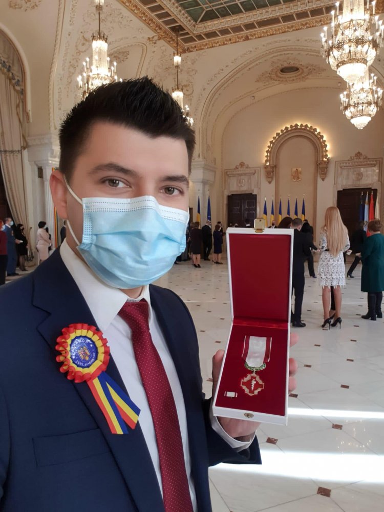 Medic constănţean de etnie tătară, decorat de preşedintele Klaus Iohannis - medicpremiat-1638452556.jpg