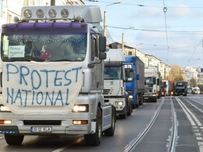 Mega-acțiune de protest a transportatorilor din toată țara - megaactiune-1449856423.jpg
