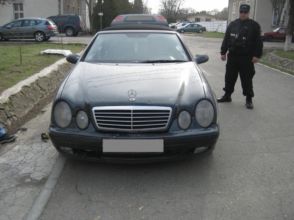 Mercedes furat din Italia găsit pe străzile Constanței - mercedesfurat003-1333179424.jpg