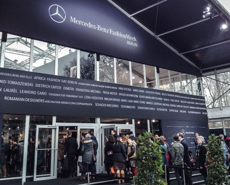 Mercedes-Benz România prezintă noile tendințe de modă de pe podiumul de la Berlin - mercedesvenue1-1358429066.jpg