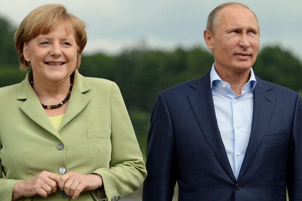 Putin speră că Rusia și Germania își vor intensifica cooperarea în vederea garantării securității în Europa - merkelputin-1412347902.jpg