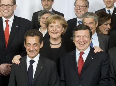 Barroso salută deciziile luate la summit-ul Merkel-Sarkozy - merkelsarkozybarosso-1313562860.jpg