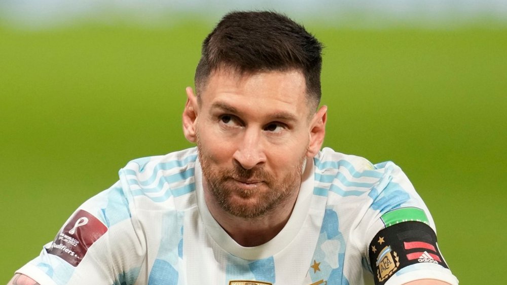Messi a dormit cu cupa mondială în braţe. 200.000 de aprecieri într-o jumătate de oră - messi-1671545602.jpg