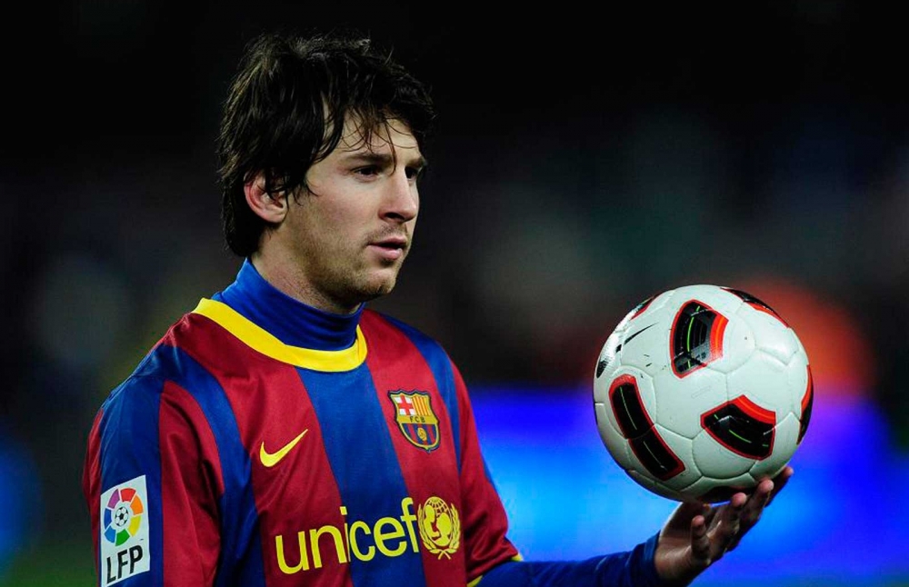 Messi urcă pe podiumul golgheterilor după ''dubla'' cu Milan - messi3-1383820855.jpg