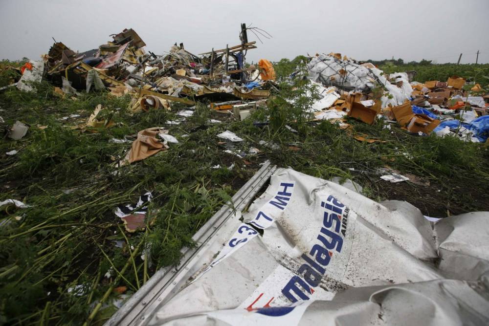 Zborul MH17: Anchetatorii au găsit fragmente ale unei rachete Buk la locul prăbușirii avionului malaysian - mh17-1439305248.jpg