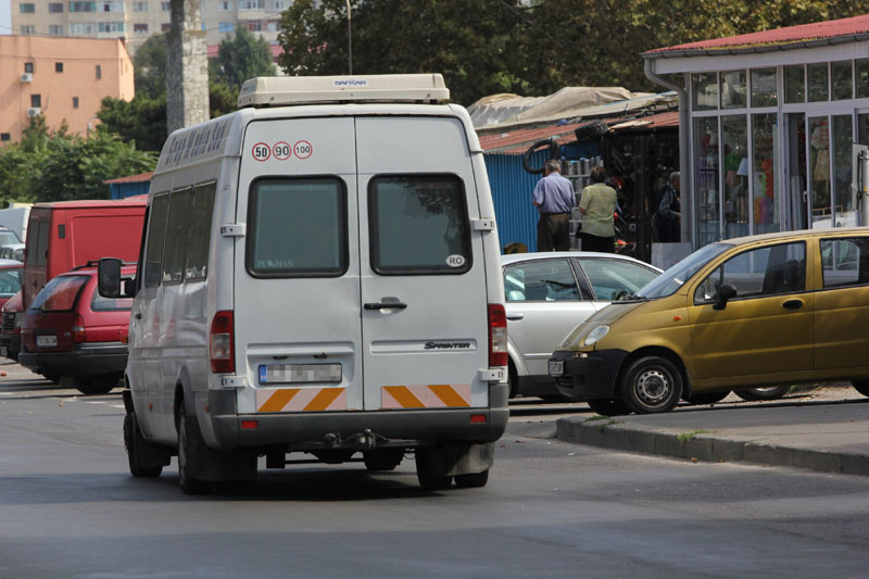 Poliția Rutieră pune parul pe mijloacele de transport persoane - microbuze-1351007146.jpg