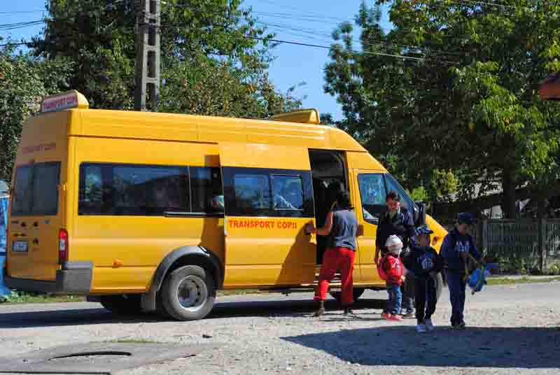 Microbuze școlare noi,  pentru 100 de comune din întreaga țară - microbuzescolarenoi-1406138218.jpg