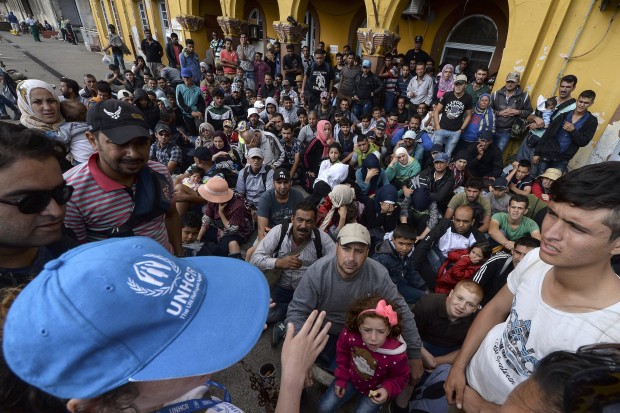 Germania acceptă să preia sute de migranți blocați în Italia - migranti-1471965632.jpg