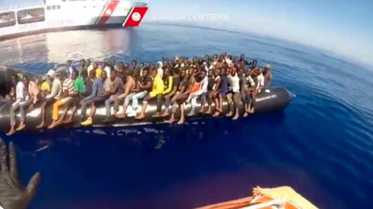 Circa 5.000 de migranți, salvați în două zile în Marea Mediterană - migranti-1495294087.jpg