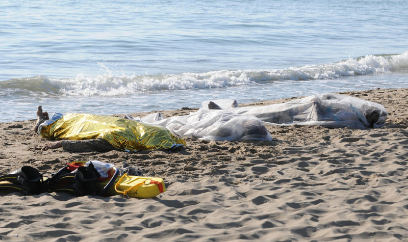 Descoperire macabră în Libia: Corpurile  a 87 de migranți recuperate de pe o plajă - migrantimortilibia-1469619815.jpg