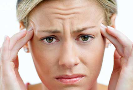 Migrenele s-ar putea declanșa din cauze ereditare - migrene-1339494405.jpg