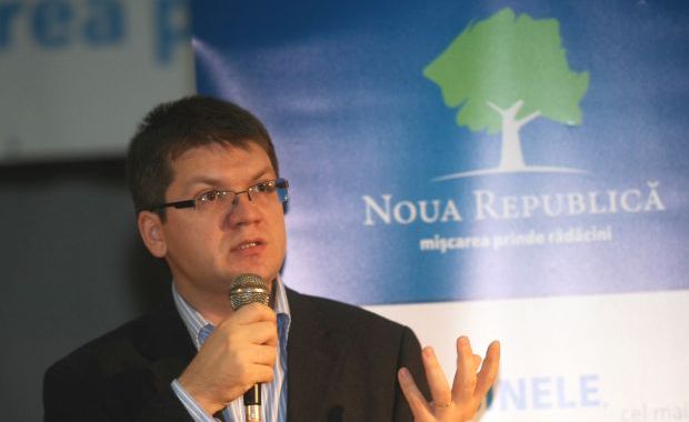 Mihail Neamțu va candida în colegiul vacantat în urma demisiei lui Dan Voiculescu - mihailneamtu-1359642547.jpg