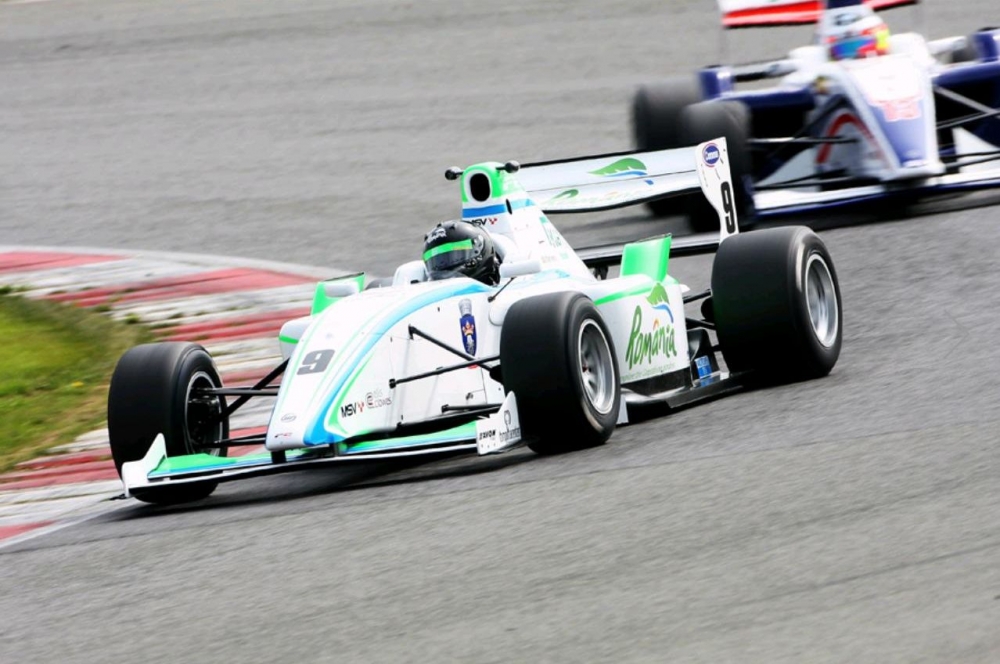 Formula 2 / Mihai Marinescu în fruntea clasamentului la Brands Hatch - mihaimarinescuformula2-1342179401.jpg
