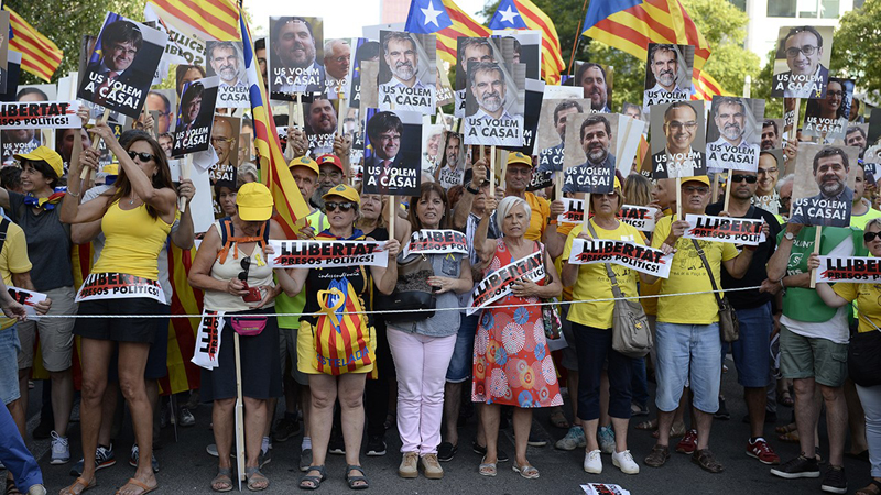 Mii de manifestanți au cerut, la Barcelona, eliberarea deținuților separatiști - mii-1531656444.jpg