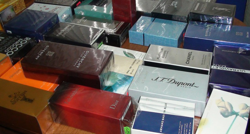 Mii de parfumuri, confiscate în Portul Constanța - miideparfumuri1-1482948024.jpg