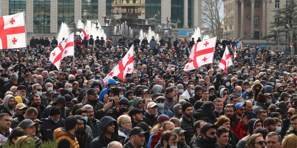 Mii de persoane au protestat în Georgia pentru eliberarea lui Saakaşvili - miidepersoane-1634305167.jpg