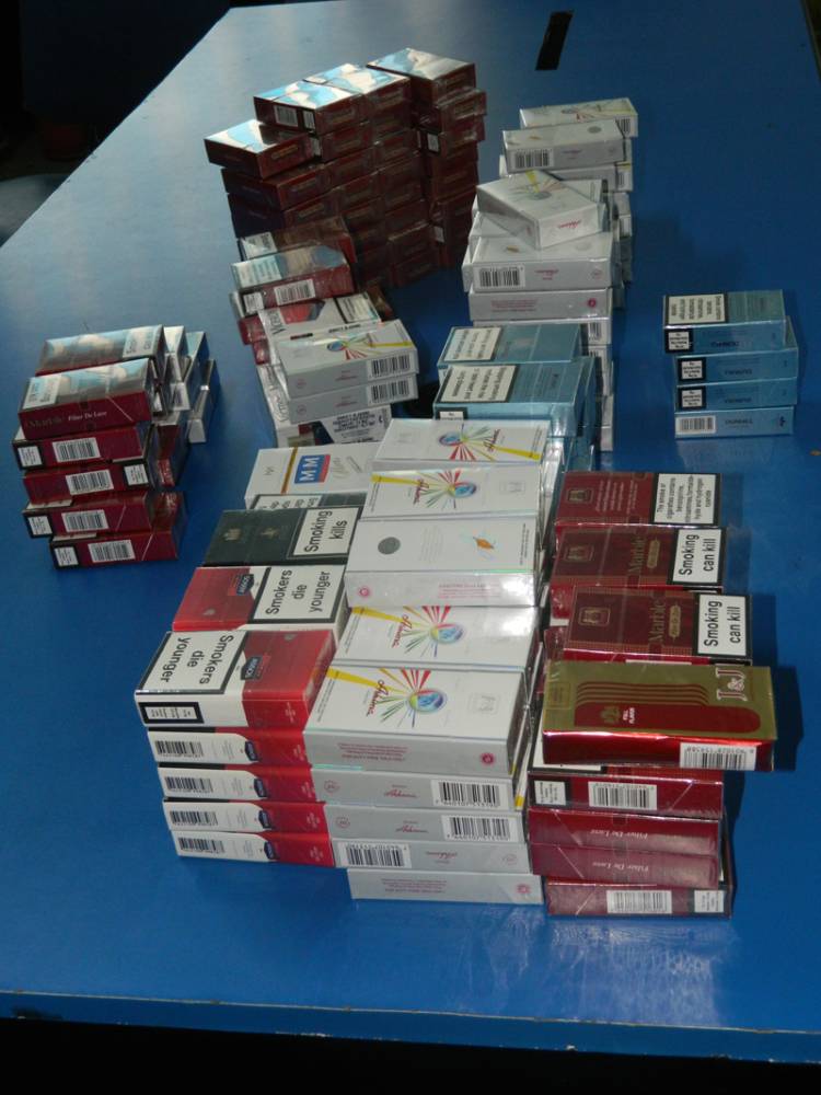 Mii de țigări netimbrate, scoase de pe piața neagră  din Constanța - miidetigari-1449853003.jpg