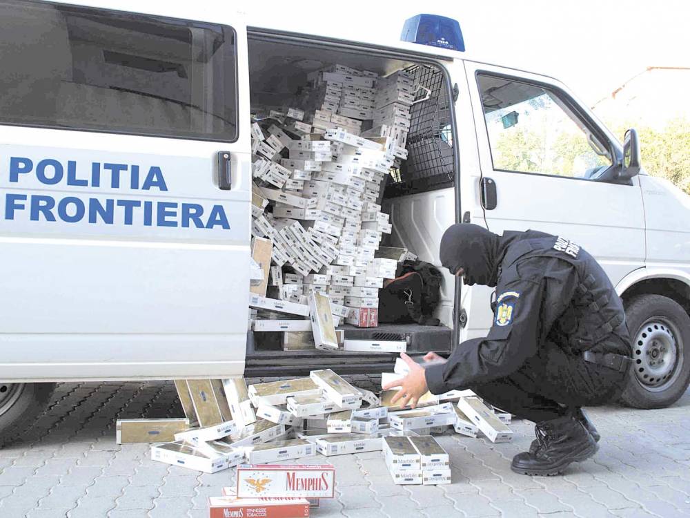 CAPTURĂ / Mii de pachete de țigări de contrabandă, în plasa polițiștilor - miipachetetigari-1418660085.jpg