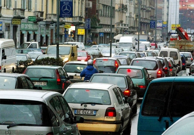 Fără precedent. Circulația autovehiculelor, interzisă parțial timp de trei zile, pe străzile din Milano - milano01403200-1451305946.jpg