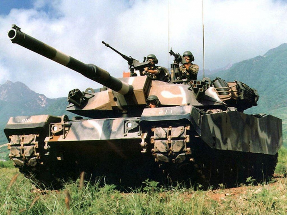 Militarii români participă cu tancuri la exerciții comune cu americanii - militar-1398843755.jpg
