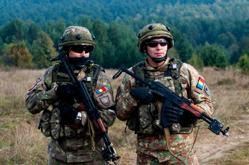 Militari români, alături de specialiști SRI. Iată misiunea - militari-1570089441.jpg