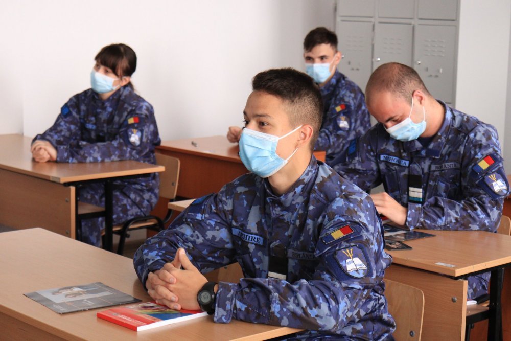 Elevii militari încep cursurile mai devreme - militari-1630246500.jpg