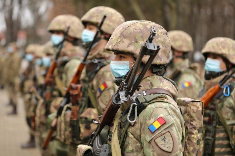 Tinerii din România ar putea face, din nou, armata. Vasile Dîncu: 