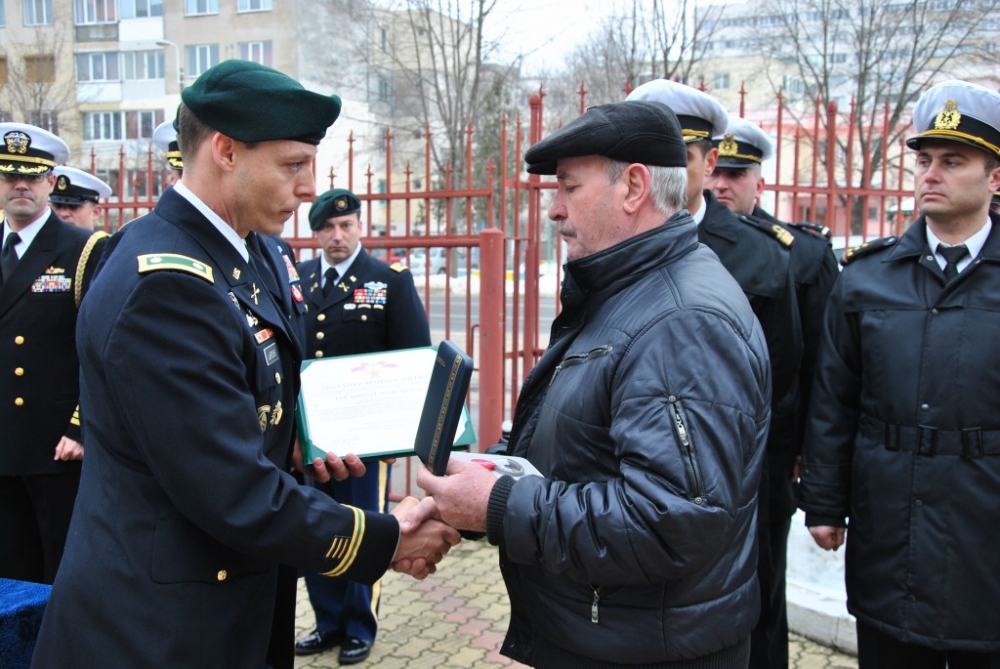 Militarii constănțeni, medaliați pentru misiunile din Afganistan - militariiconstantenimedaliatiafg-1391677179.jpg