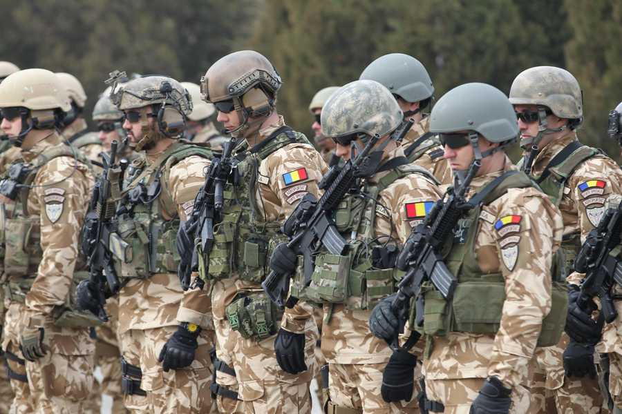 Armata a decis triplarea salariilor: Cum pot primi românii acești bani - militariromaniinafganistan150546-1525023422.jpg