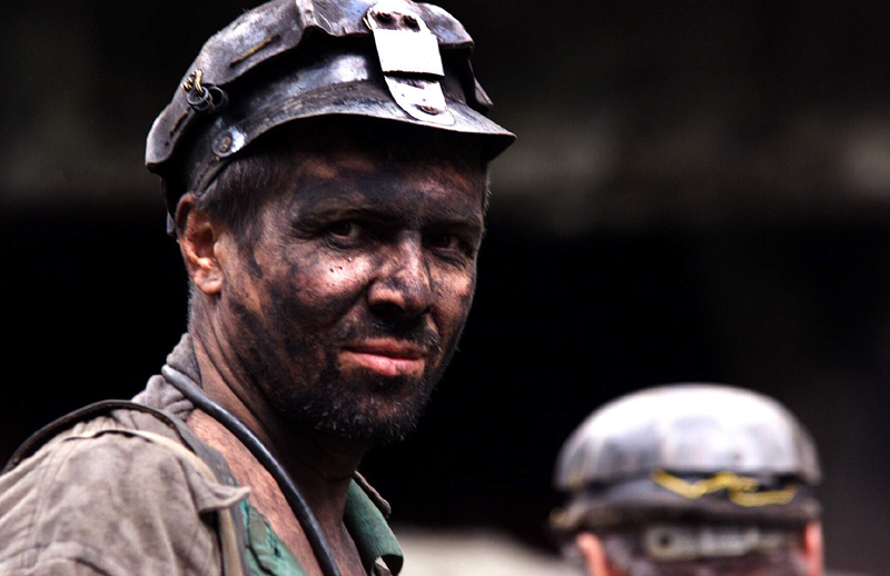 Minerii care furnizau uraniu pentru CNE Cernavodă s-au blocat în mină - miner-1343939866.jpg