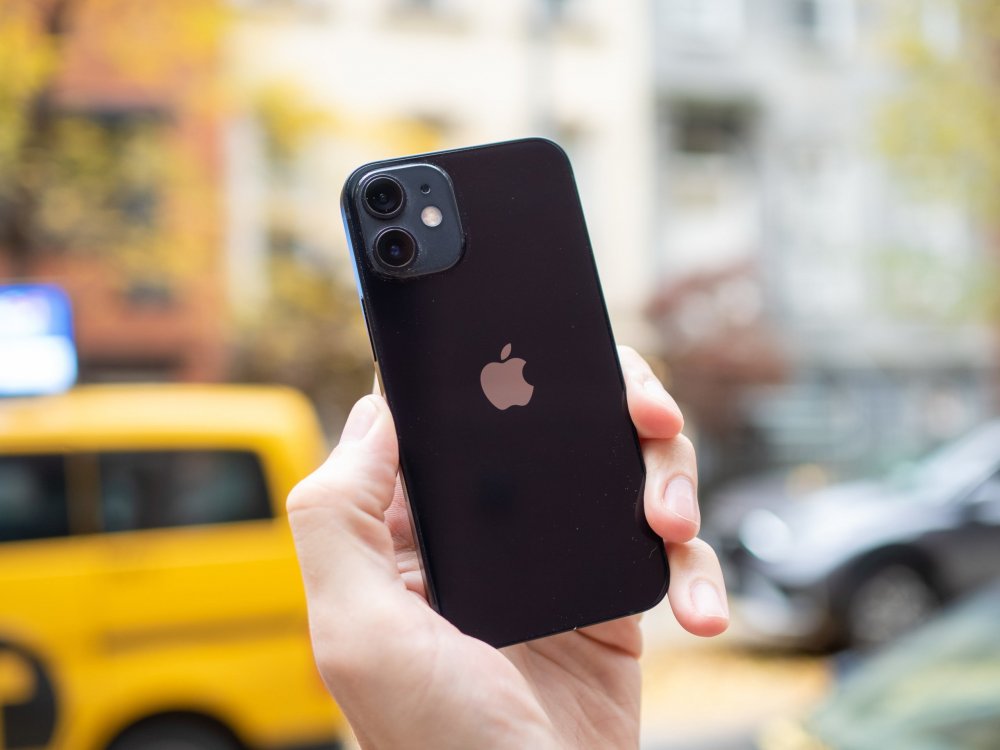 Apple ar fi oprit definitiv producţia de iPhone 12 mini din cauza vânzărilor slabe - mini-1624433317.jpg