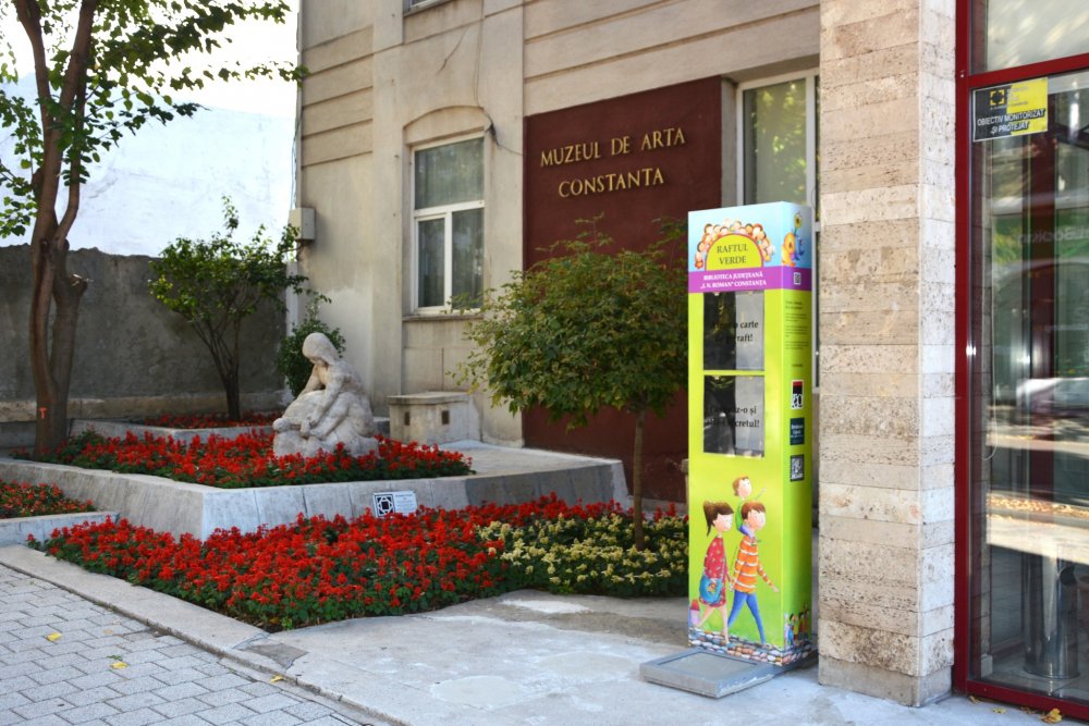 Biblioteca Județeană Constanța a inaugurat încă trei minibiblioteci stradale - minibibliotecionline-1664968896.jpg