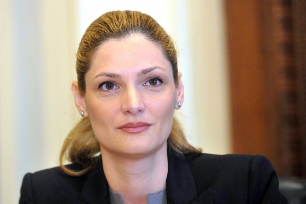 Ministrul Ramona Mănescu, apel important către românii din străinătate - ministrulramonamanescu-1564173078.jpg